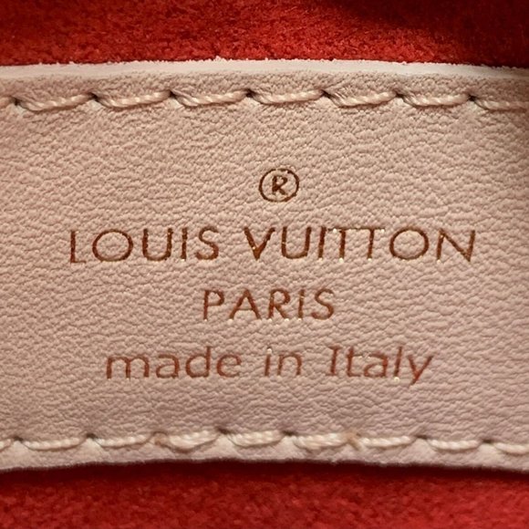 Louis Vuitton Coeur Crossbody bag Limited Edition Fall In Love Monogram Embossed - Picture 8 of 8